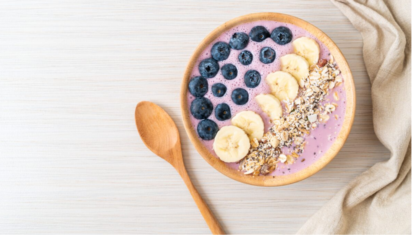 Začněte svůj den správně s touto snadnou snídaní. Chia semínka jsou výborným zdrojem vlákniny a omega-3 mastných kyselin. Snídaně jak má být.