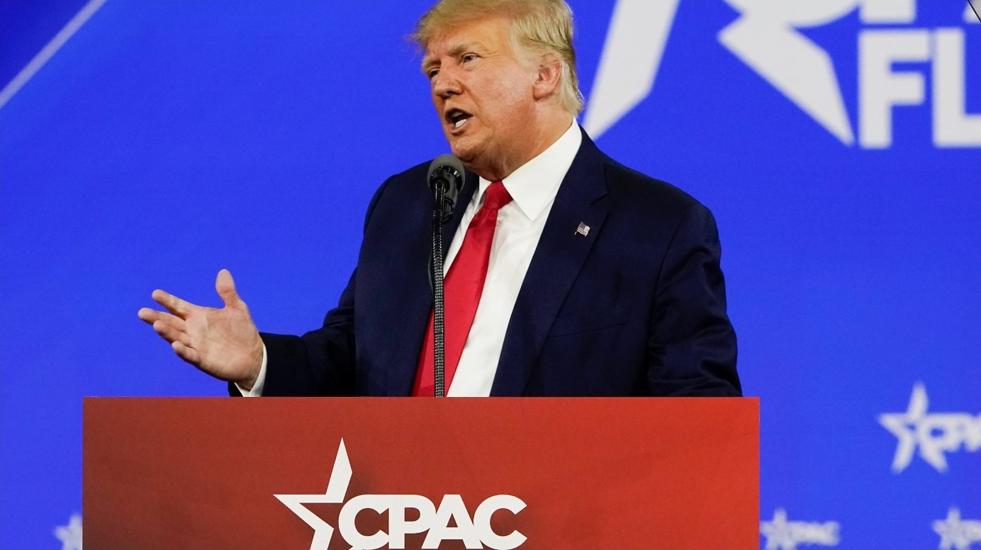 Trump se v projevu CPAC zaměřuje na politiku demokratů