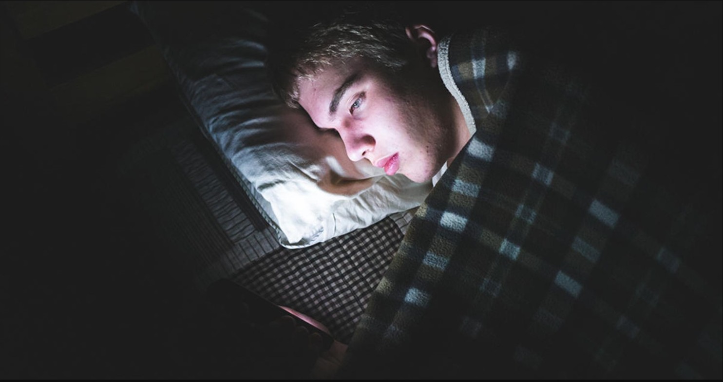 Poruchy spánku jako nespavost ovlivňující paměť a koncentraci. Může vás během dne uspávat a také zvyšuje riziko mnoha nemocí. Jaké jsou příčiny nespavosti a jak lze zlepšit spánek?