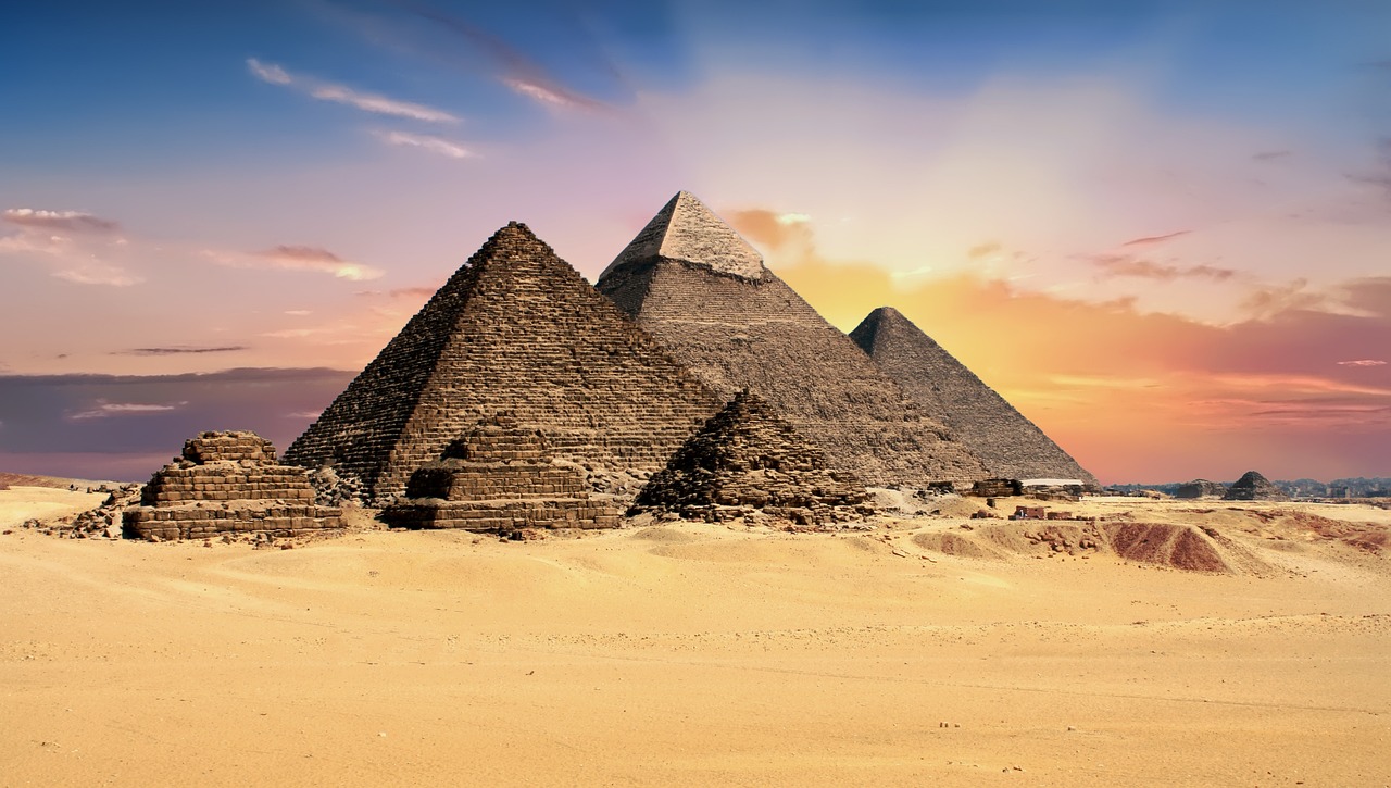 Pyramidy v Egyptě (a patrně i jinde na světě) vznikly zcela jinak a měly zcela jiný účel, než se nám snaží prezentovat mainstreamová věda.