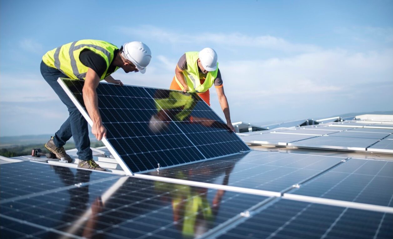 Nová směrnice EU se zaměřuje na snížení energetické náročnosti domů a bytů s cílem omezit emise skleníkových plynů a posunout Evropu blíže k ekonomicky udržitelné budoucnosti.